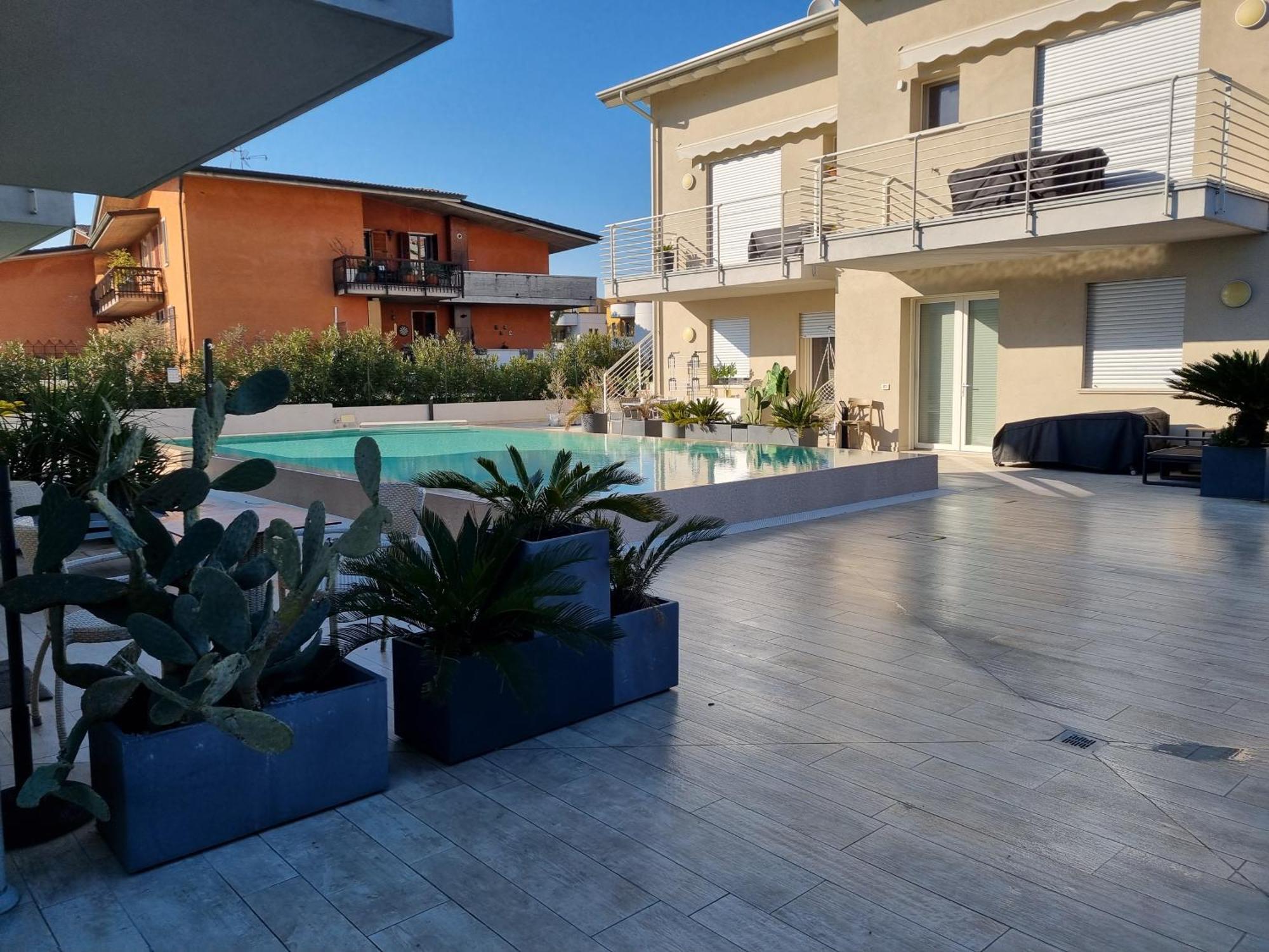 Aura Mura Peschiera del Garda Buitenkant foto